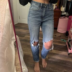 Adorable distressed high waisted mom jeans size 0